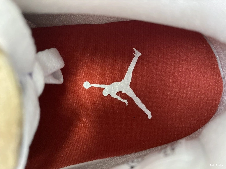 4  Air Jordan CT8527-112 